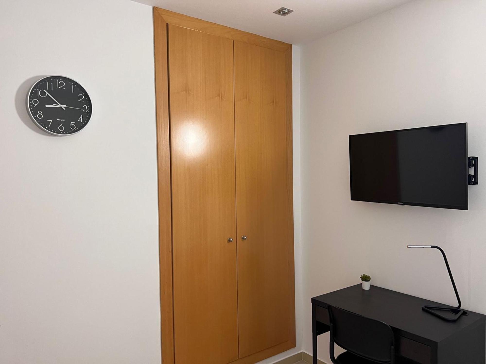 Fira Gran Via 2 - Private Rooms In A Shared Apartment - Habitaciones Privadas En Apartamento Compartido Оспиталет де Лобрегат Екстериор снимка