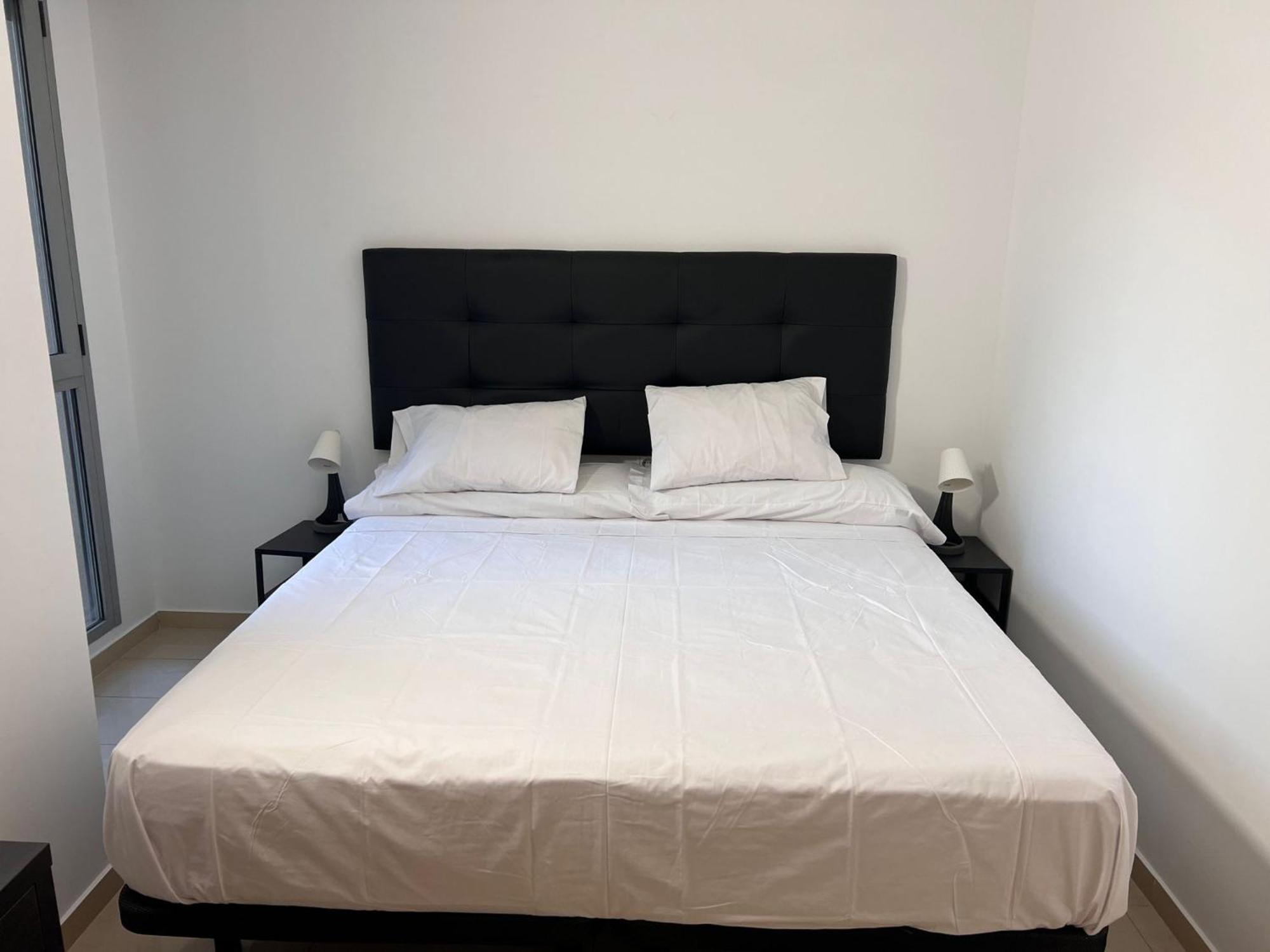 Fira Gran Via 2 - Private Rooms In A Shared Apartment - Habitaciones Privadas En Apartamento Compartido Оспиталет де Лобрегат Екстериор снимка