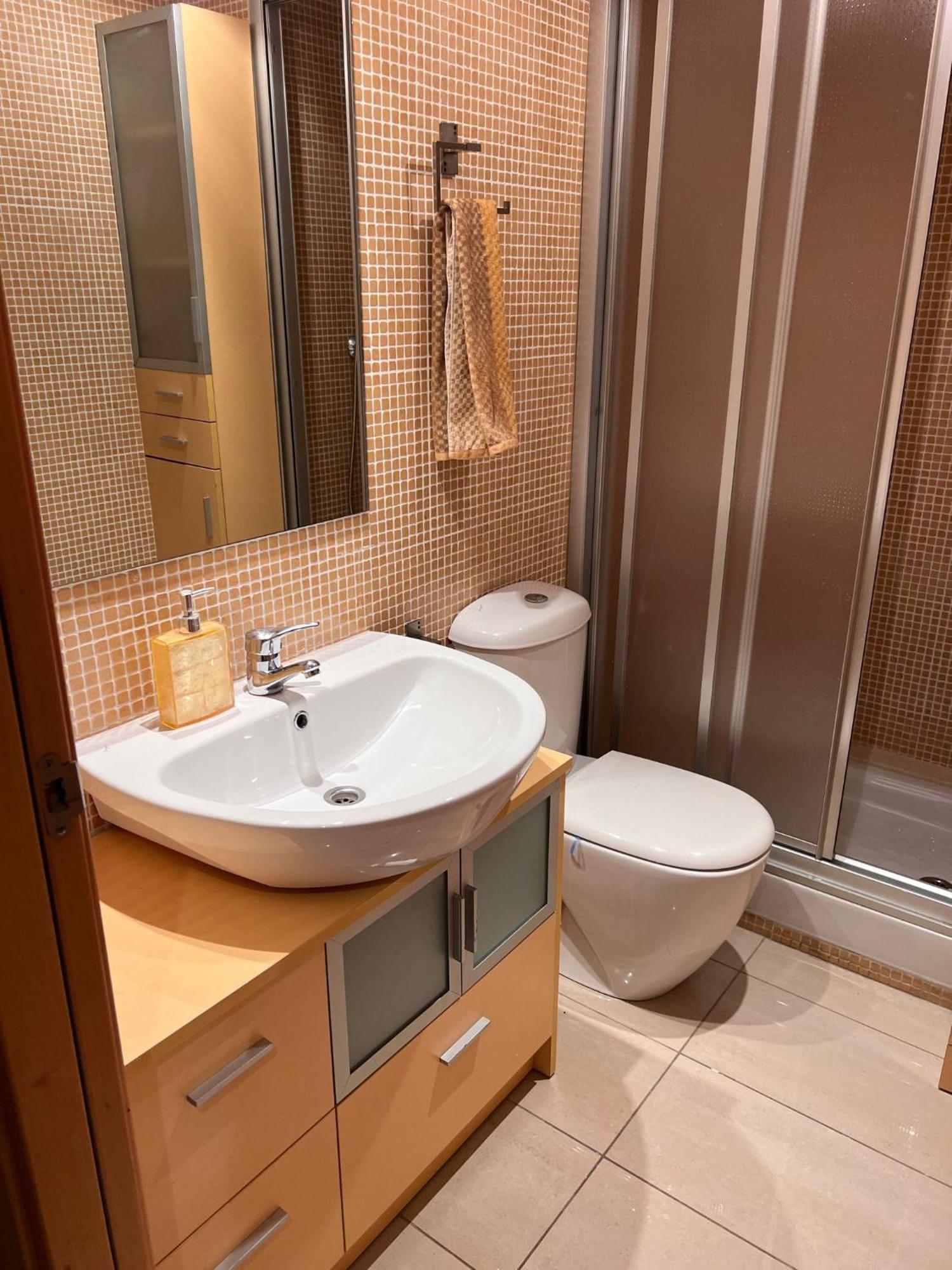 Fira Gran Via 2 - Private Rooms In A Shared Apartment - Habitaciones Privadas En Apartamento Compartido Оспиталет де Лобрегат Екстериор снимка