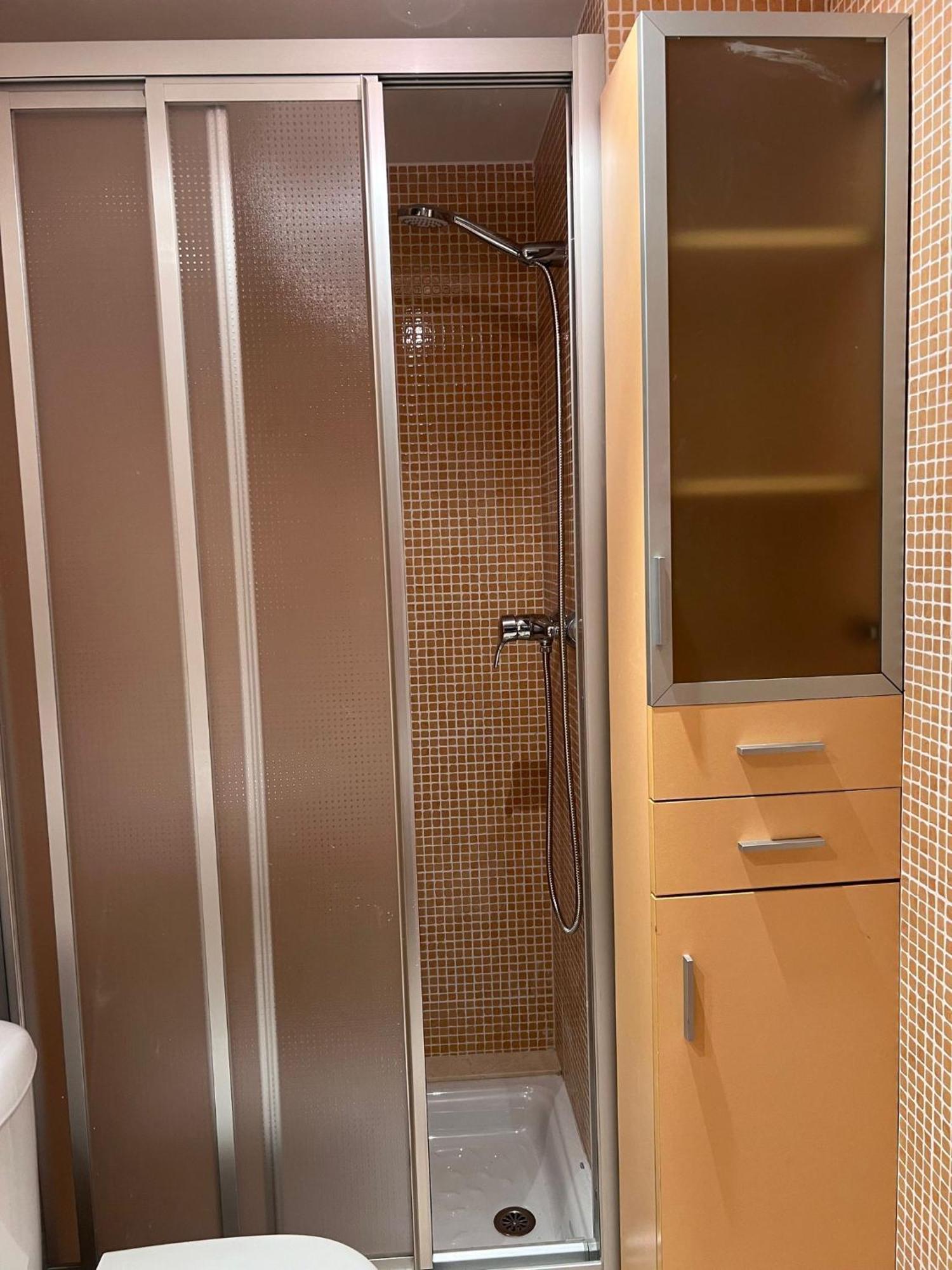 Fira Gran Via 2 - Private Rooms In A Shared Apartment - Habitaciones Privadas En Apartamento Compartido Оспиталет де Лобрегат Екстериор снимка