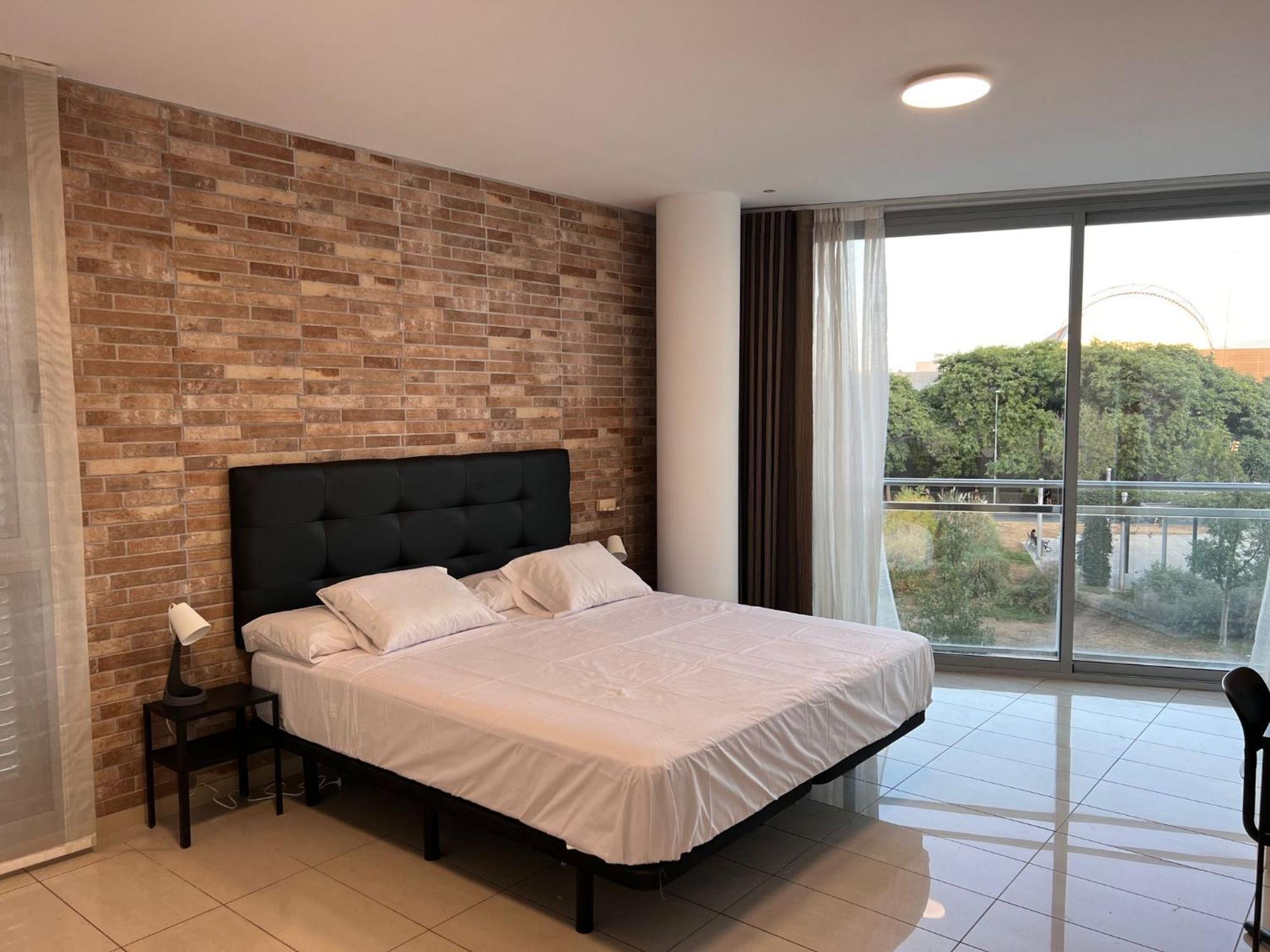 Fira Gran Via 2 - Private Rooms In A Shared Apartment - Habitaciones Privadas En Apartamento Compartido Оспиталет де Лобрегат Екстериор снимка