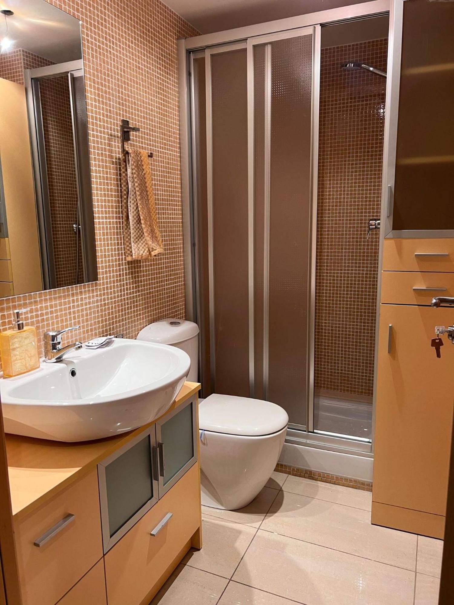 Fira Gran Via 2 - Private Rooms In A Shared Apartment - Habitaciones Privadas En Apartamento Compartido Оспиталет де Лобрегат Екстериор снимка