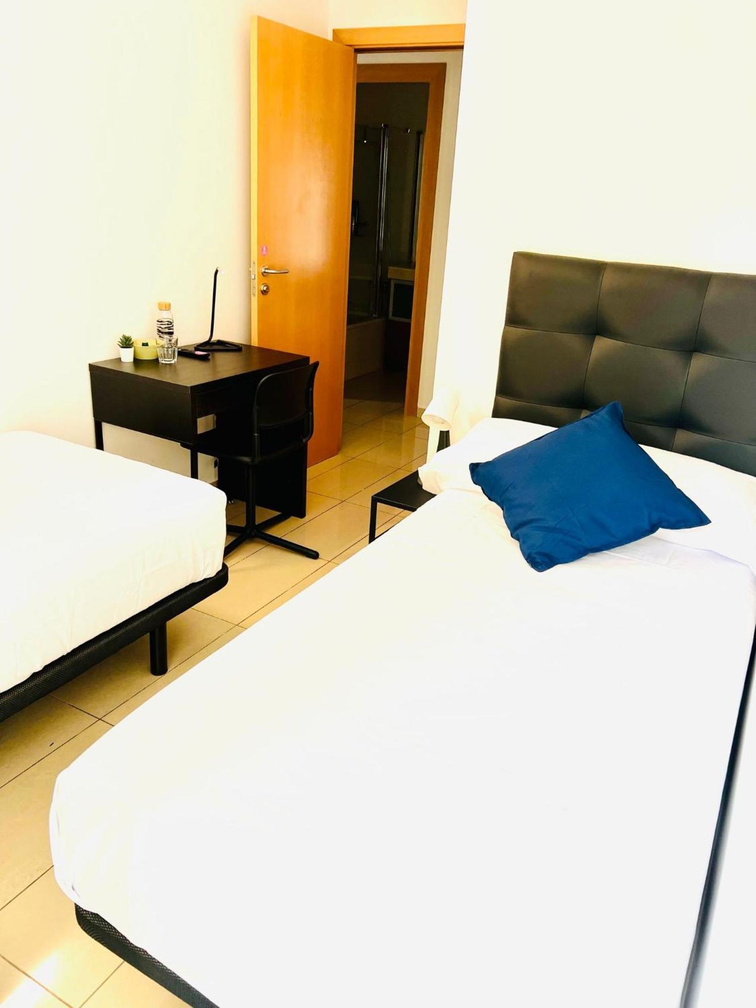 Fira Gran Via 2 - Private Rooms In A Shared Apartment - Habitaciones Privadas En Apartamento Compartido Оспиталет де Лобрегат Екстериор снимка