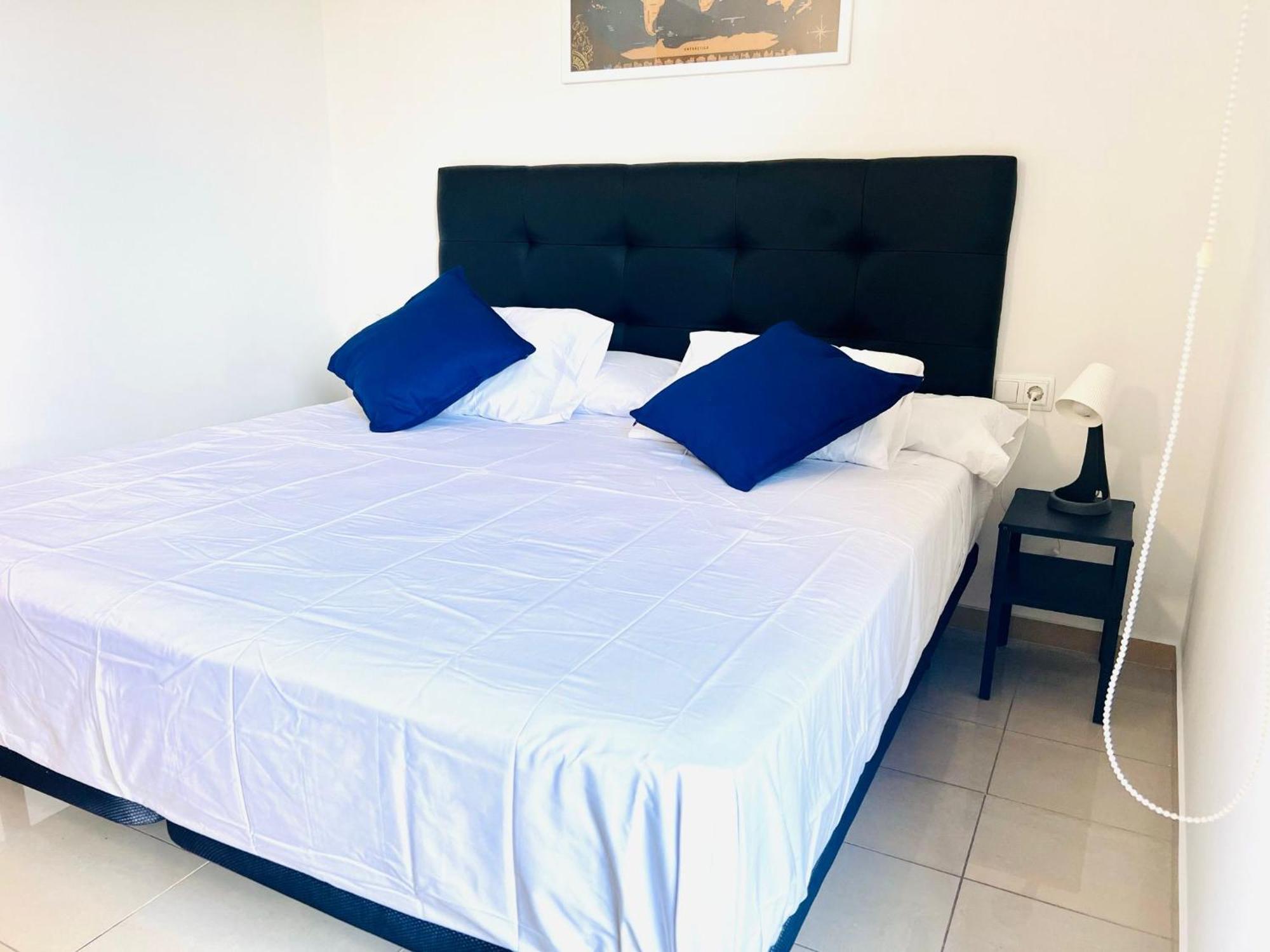 Fira Gran Via 2 - Private Rooms In A Shared Apartment - Habitaciones Privadas En Apartamento Compartido Оспиталет де Лобрегат Екстериор снимка