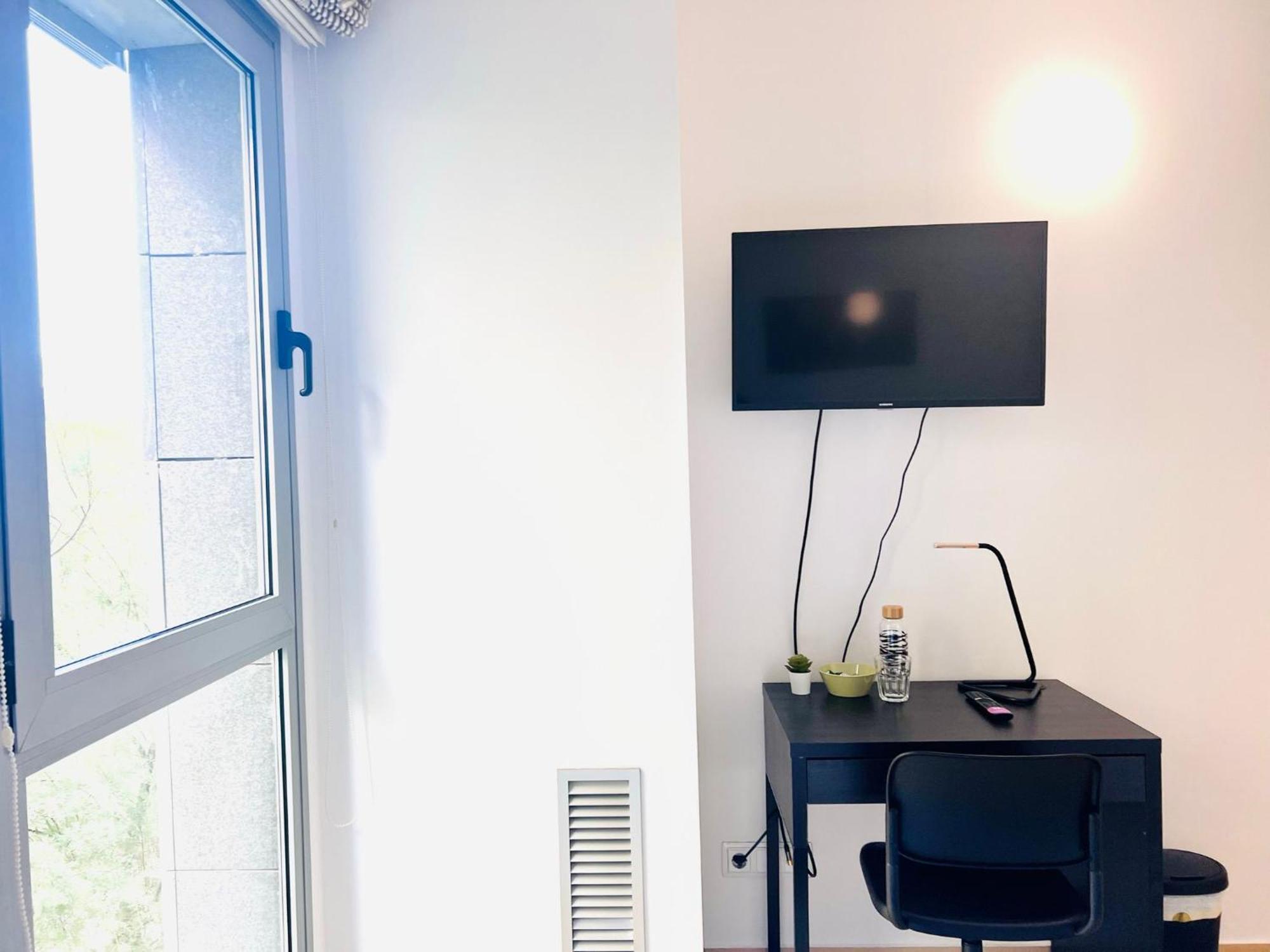 Fira Gran Via 2 - Private Rooms In A Shared Apartment - Habitaciones Privadas En Apartamento Compartido Оспиталет де Лобрегат Екстериор снимка