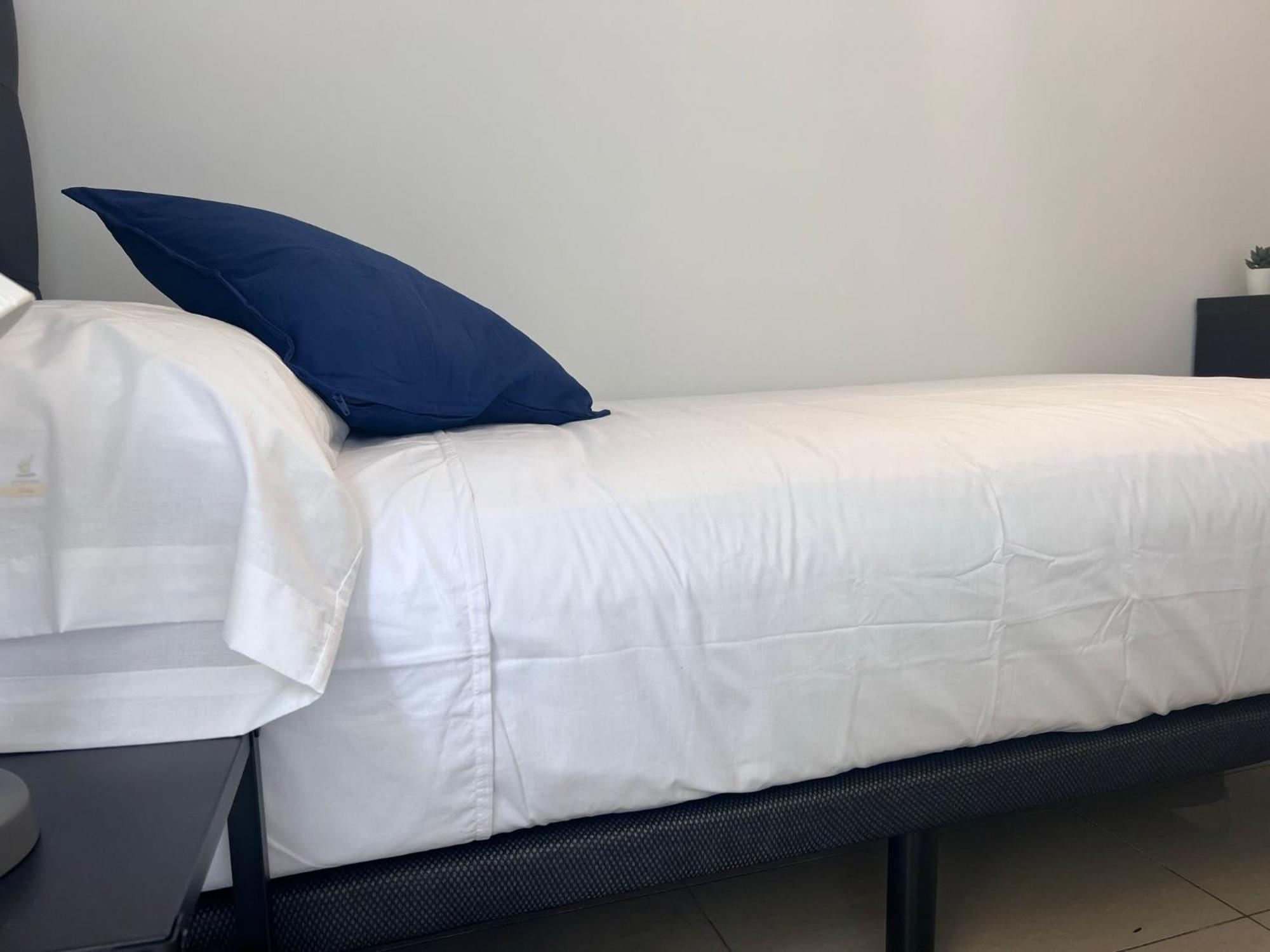 Fira Gran Via 2 - Private Rooms In A Shared Apartment - Habitaciones Privadas En Apartamento Compartido Оспиталет де Лобрегат Екстериор снимка