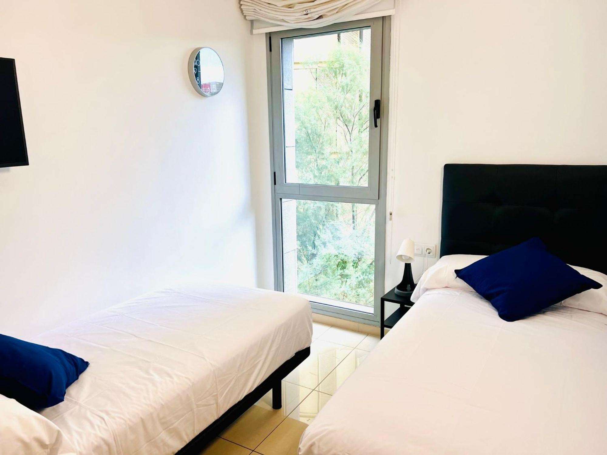 Fira Gran Via 2 - Private Rooms In A Shared Apartment - Habitaciones Privadas En Apartamento Compartido Оспиталет де Лобрегат Екстериор снимка