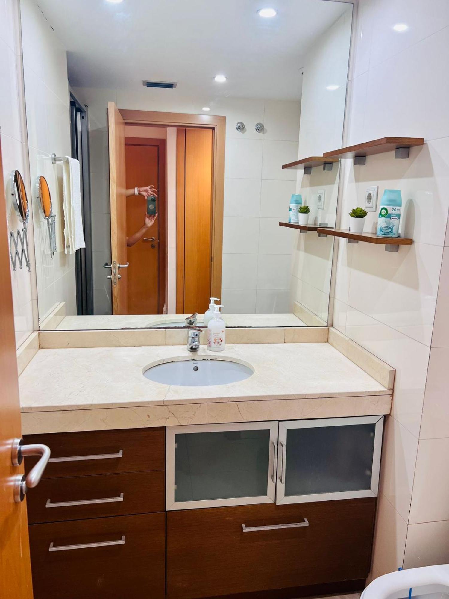 Fira Gran Via 2 - Private Rooms In A Shared Apartment - Habitaciones Privadas En Apartamento Compartido Оспиталет де Лобрегат Екстериор снимка